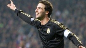 世俱杯直播-法甲巴黎球迷互动：巴黎圣日耳曼与球迷的互动与合作